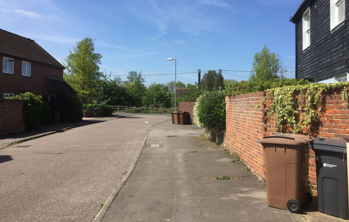 wheelie rubbish bins in south woodham ferrers