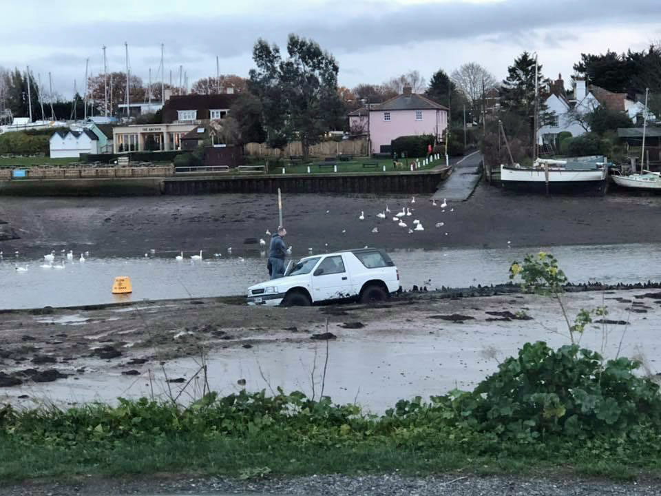 truck stuck in mud River Crouch